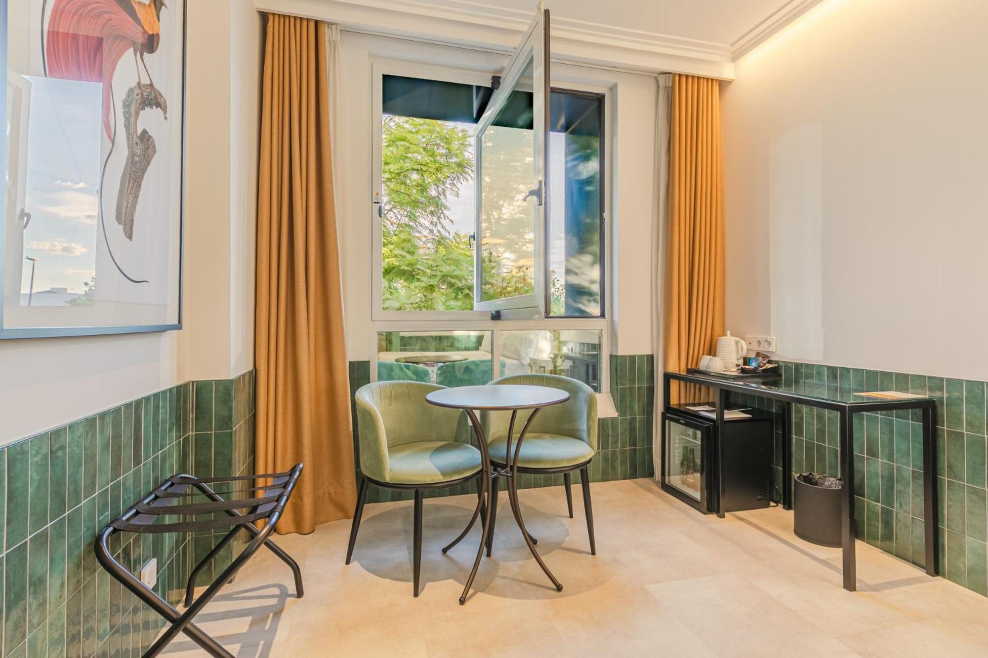 Double Room Street View